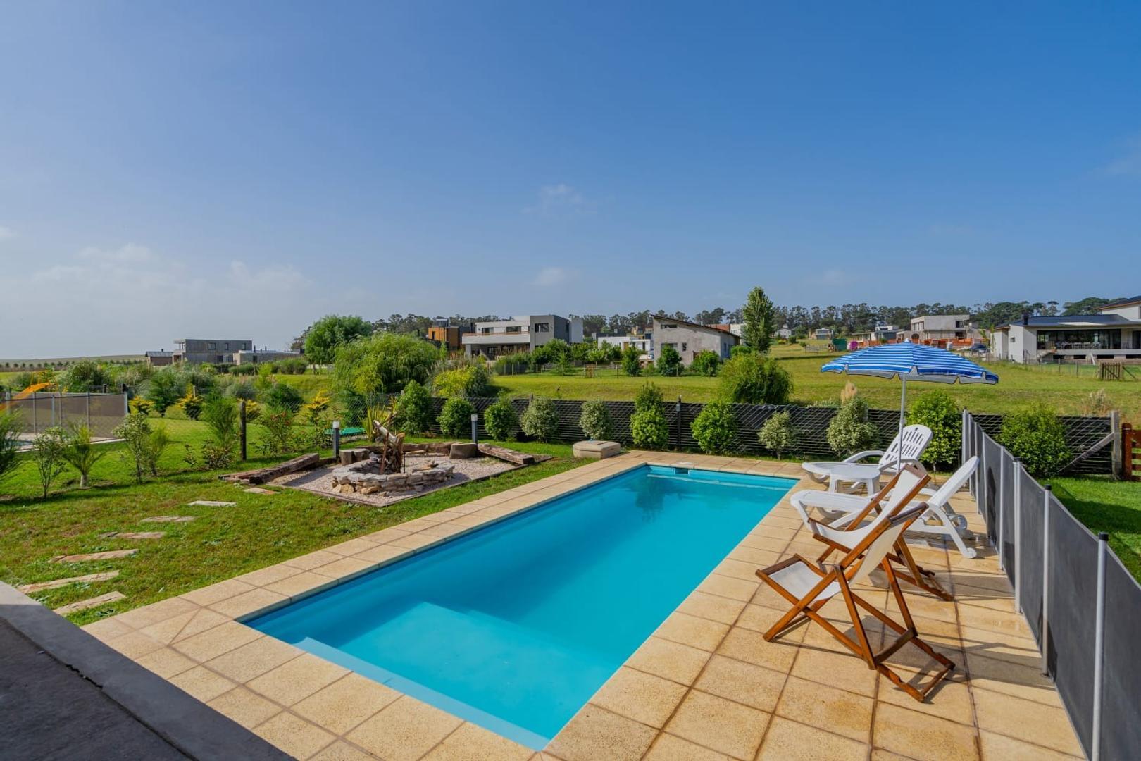 Casa 4 ambientes con 2 baños