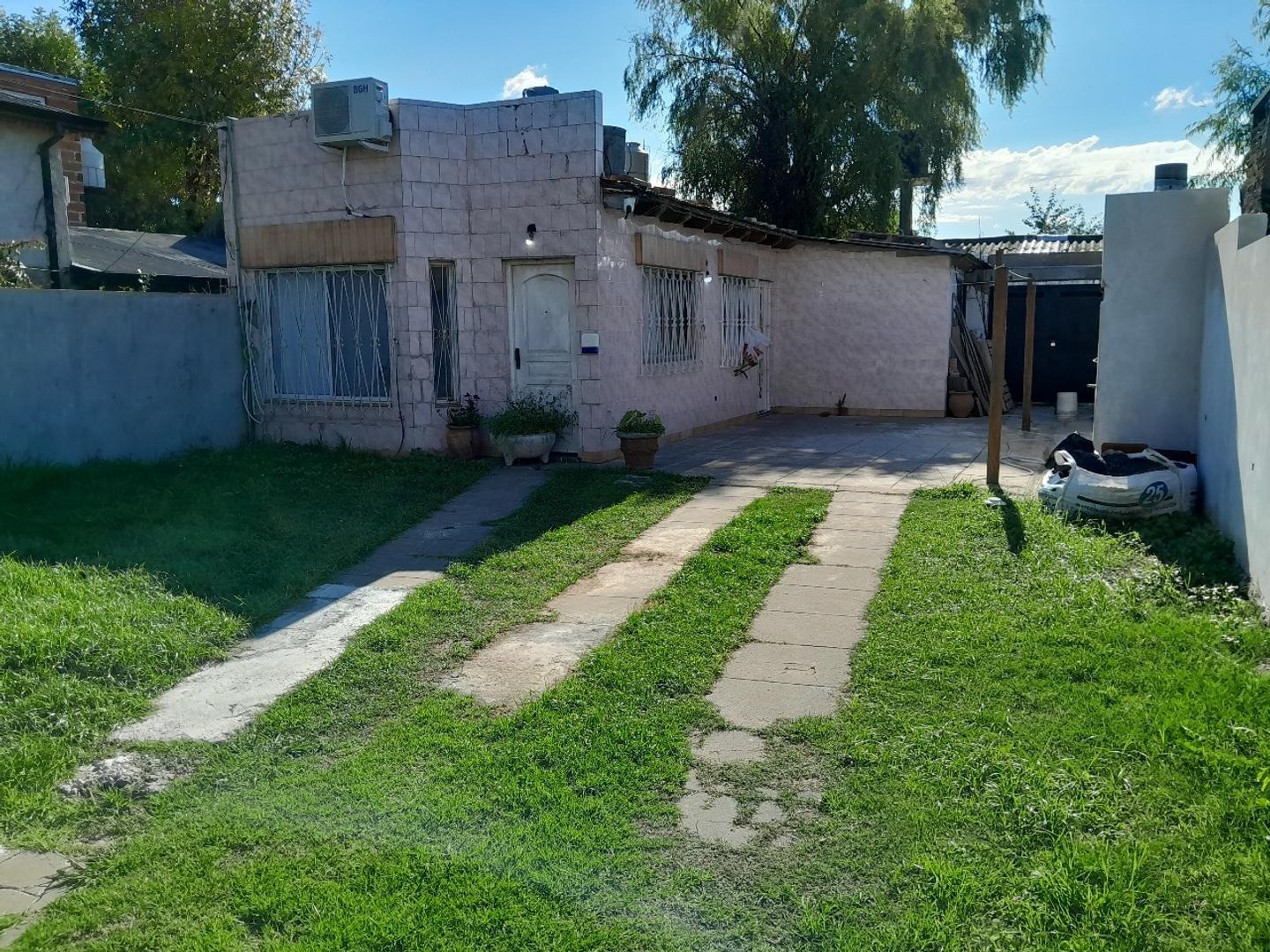 HERMOSA CASA EN LAMBERTUCHI ESCOBAR