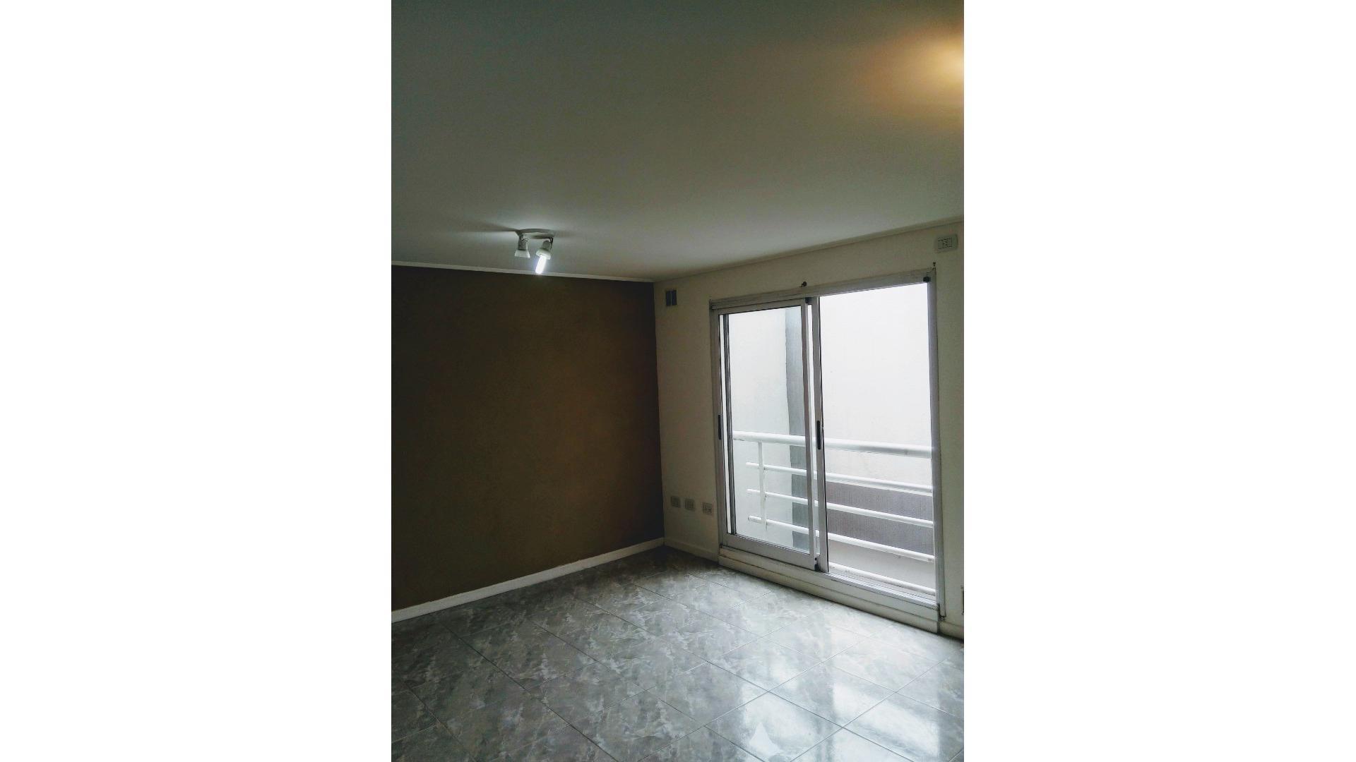 Roma 2400, Piso 2