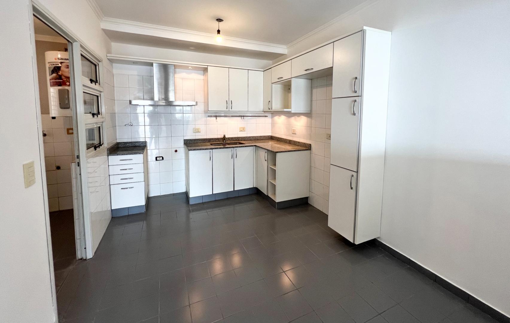 Departamento 4 ambientes con 3 baños