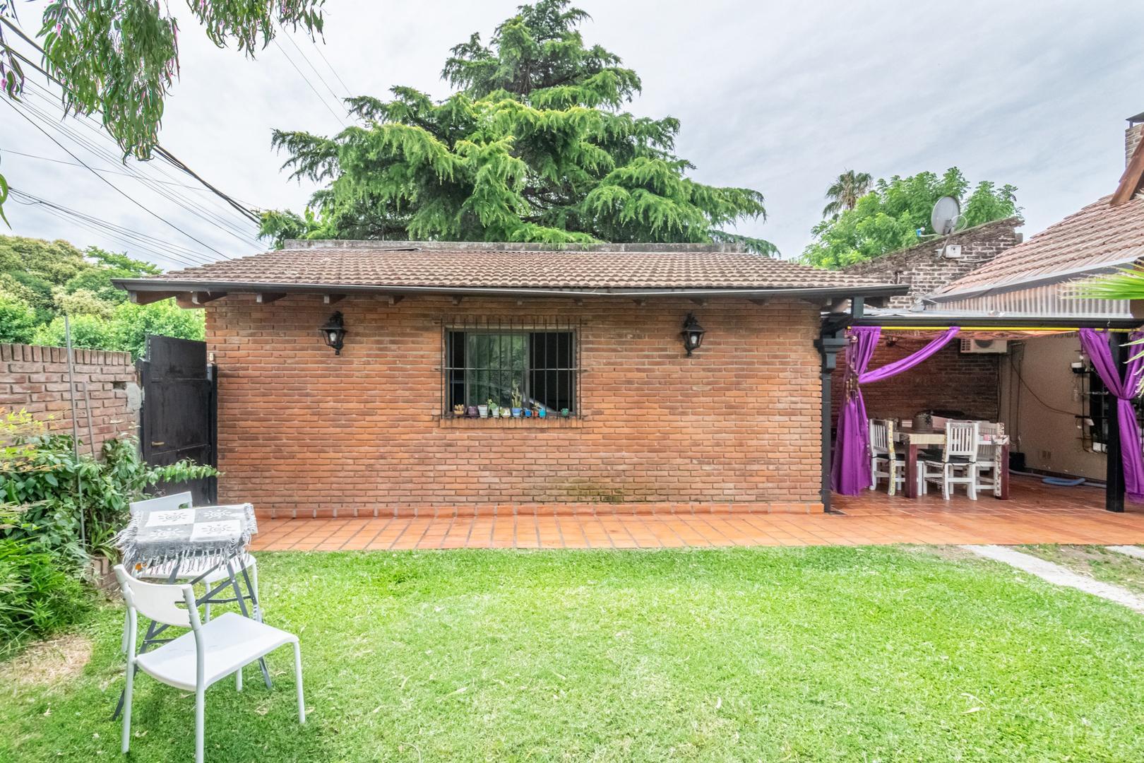 Casa en Venta con 3 cocheras