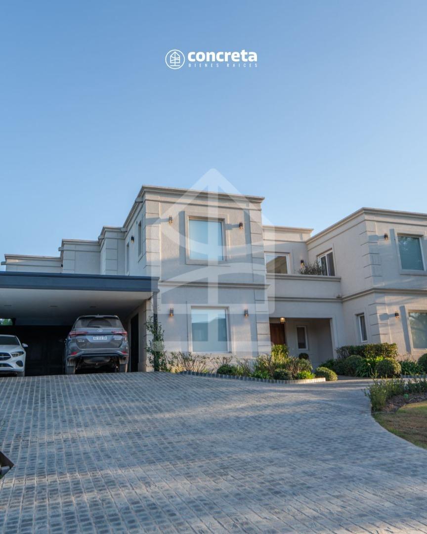 EXCLUSIVA CASA EN PRADERAS DE SAN LORENZO