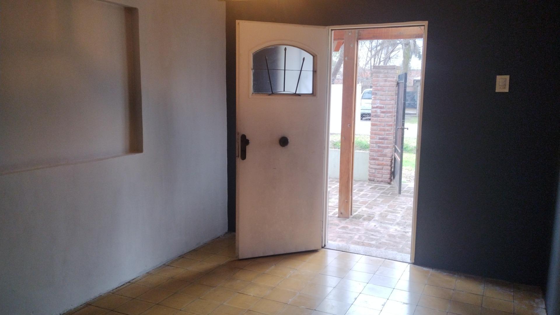 Casa 2 ambientes con 1 baño