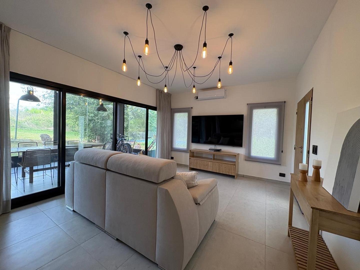 Casa 4 ambientes con 3 baños