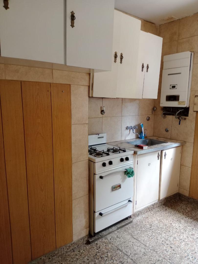 Reconquista 1400, Piso 1