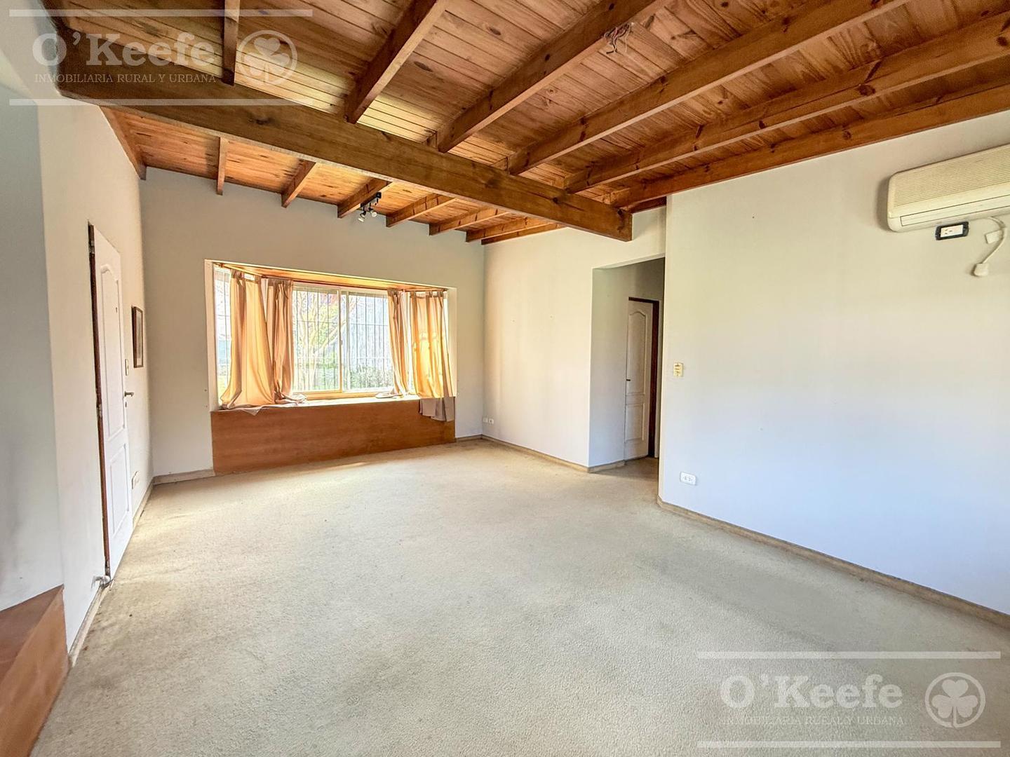 Casa 8 ambientes con 3 baños