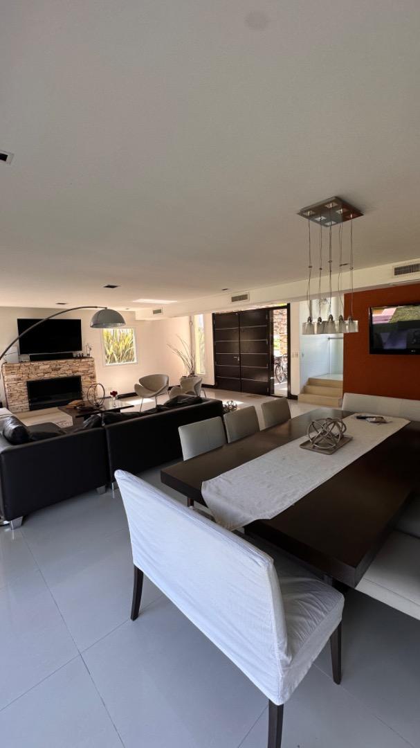 Casa en Venta con 5 cocheras