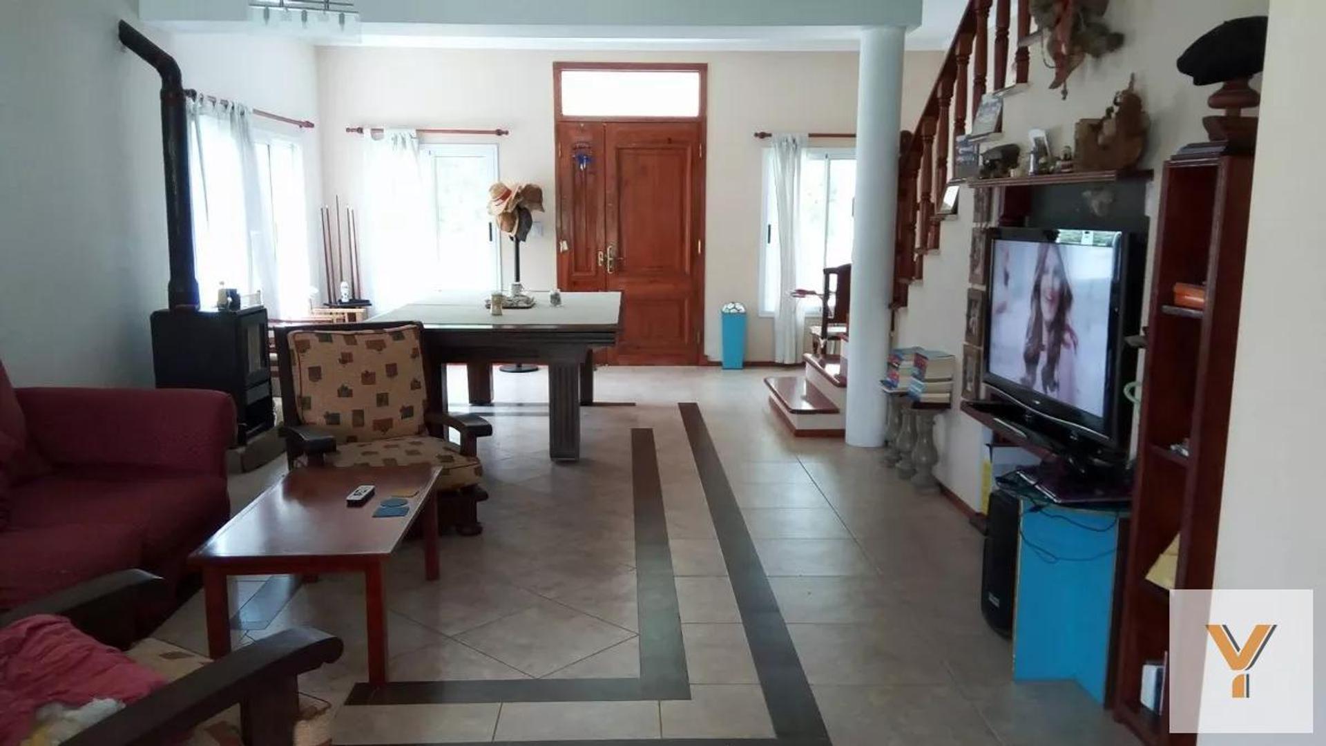Casa en venta - 5 dormitorios 5 baños 2 cocheras - 3500mts2 - Coronel Brandsen