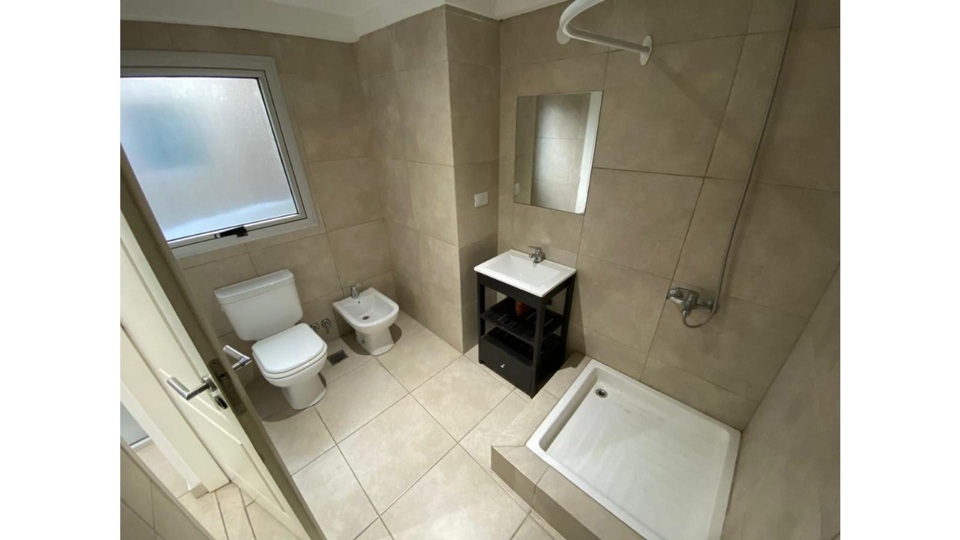 Departamento en Alquiler en Valentin Alsina, $ 450.000