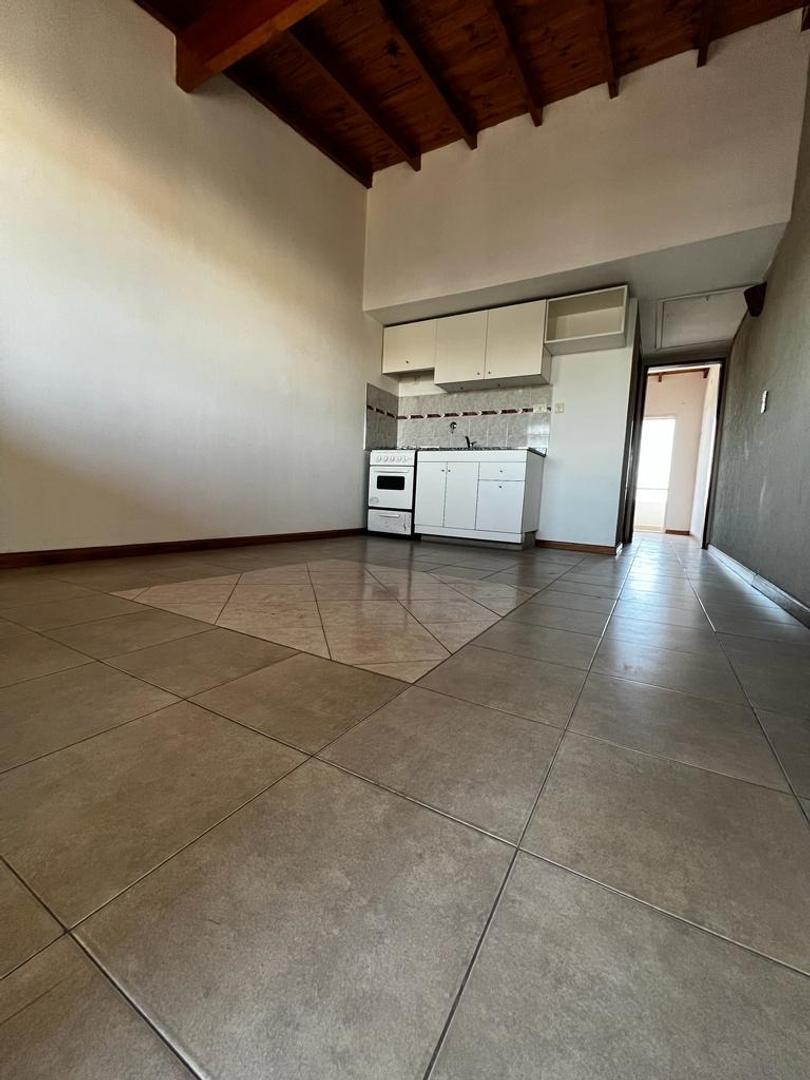 DEPARTAMENTO DOS AMBIENTES AL FRENTE EN VENTA CON PATIO