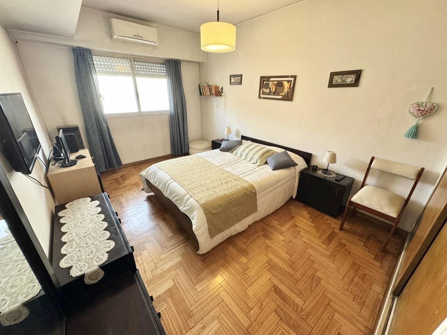 Departamento tres ambientes en excelente ubicación.