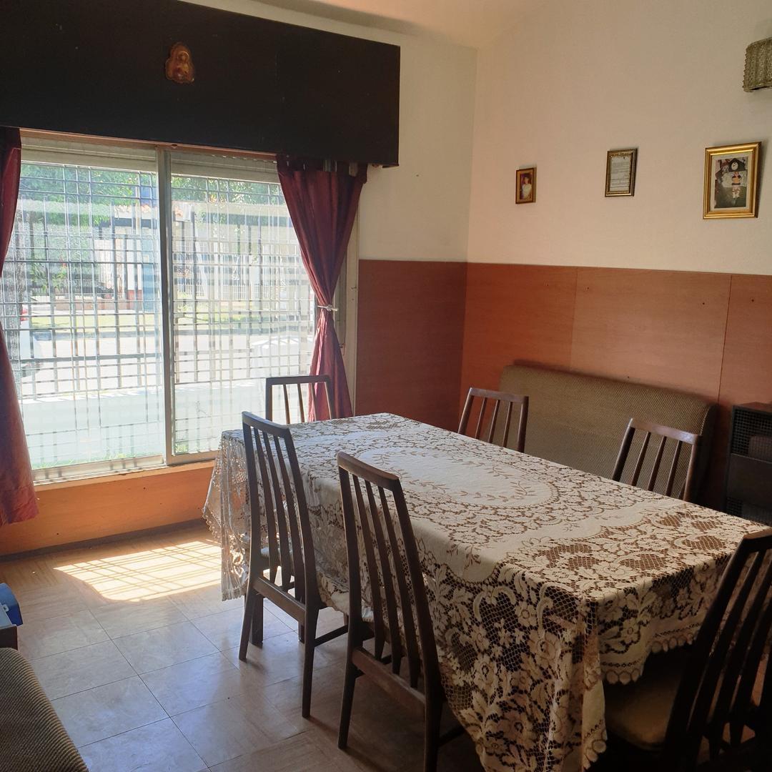 Alquiler de Casa de 3 ambientes con cochera en Hurlingham