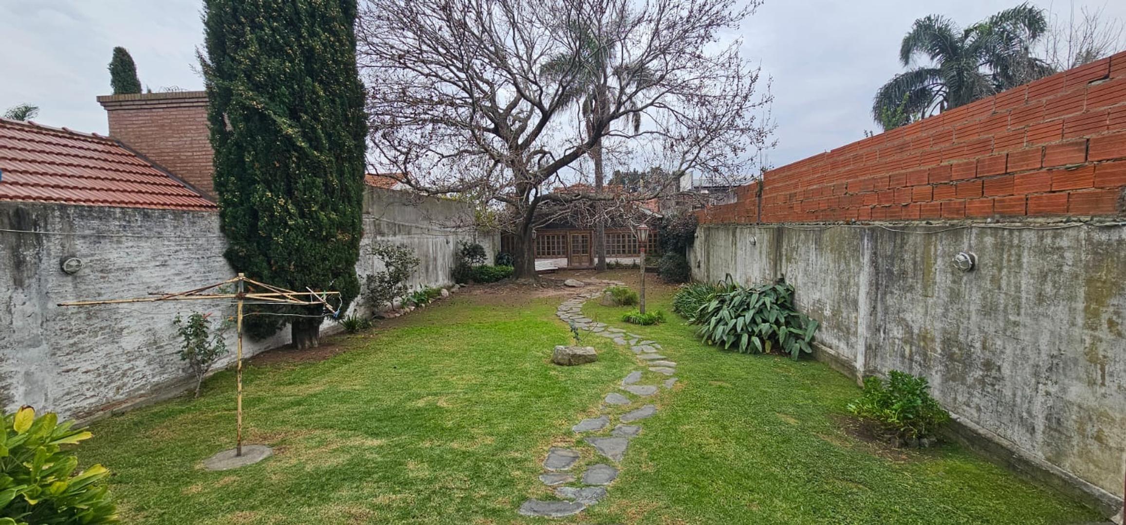 Casa 5 ambientes con 2 baños