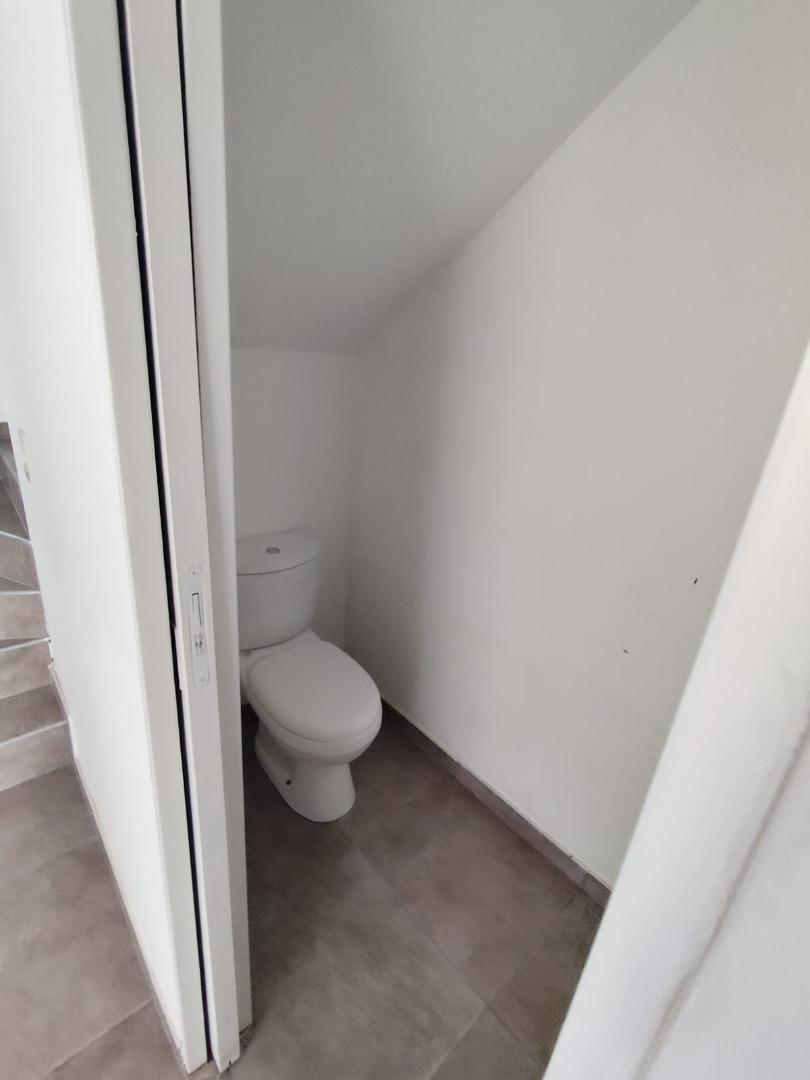 Depto Tipo Casa 4 ambientes con 2 baños