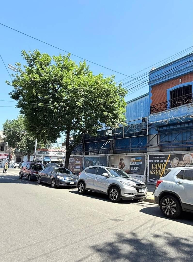 Av. Juan B Alberdi 3800, Piso 0