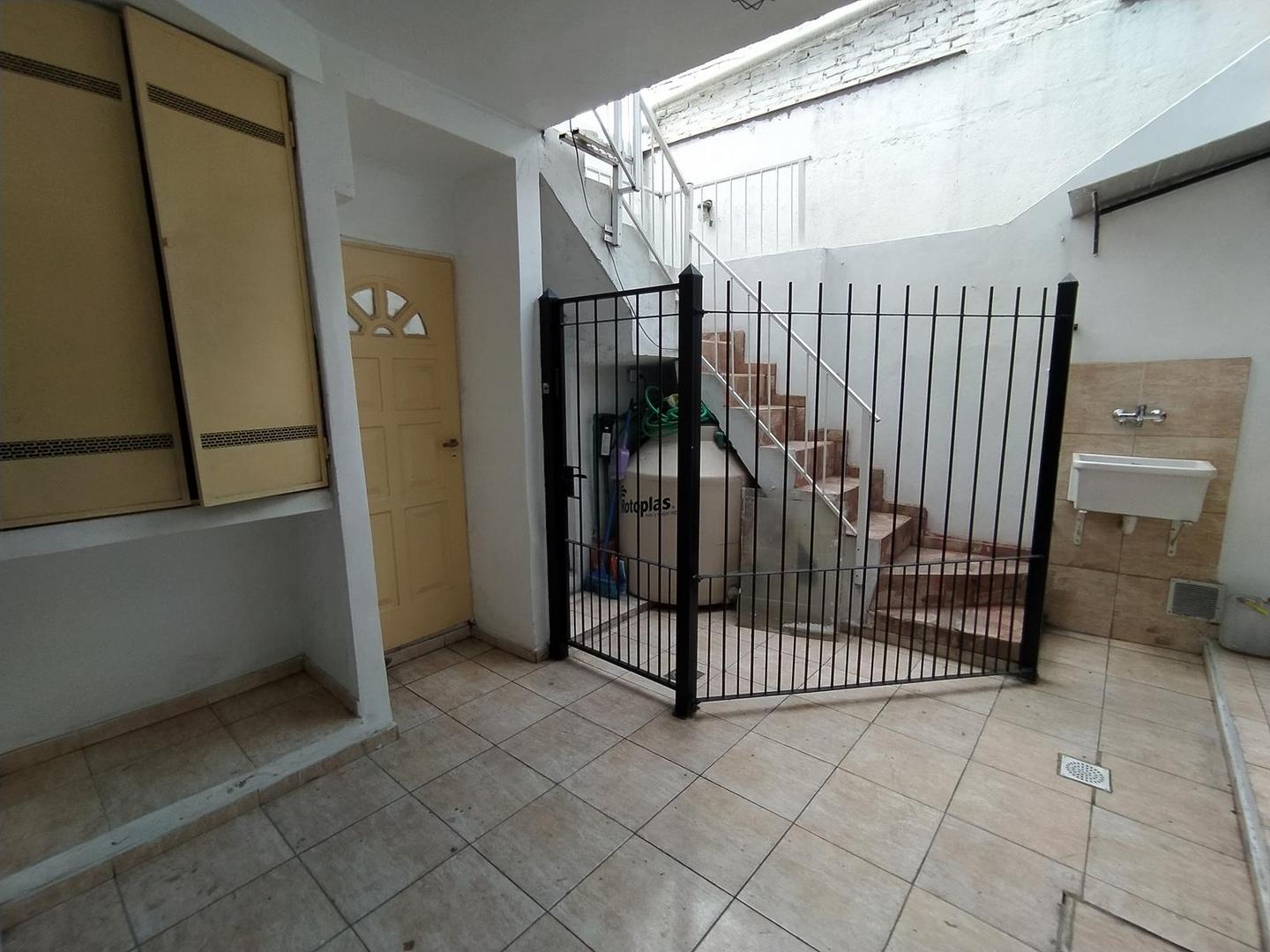 Depto Tipo Casa 4 ambientes con 1 baño