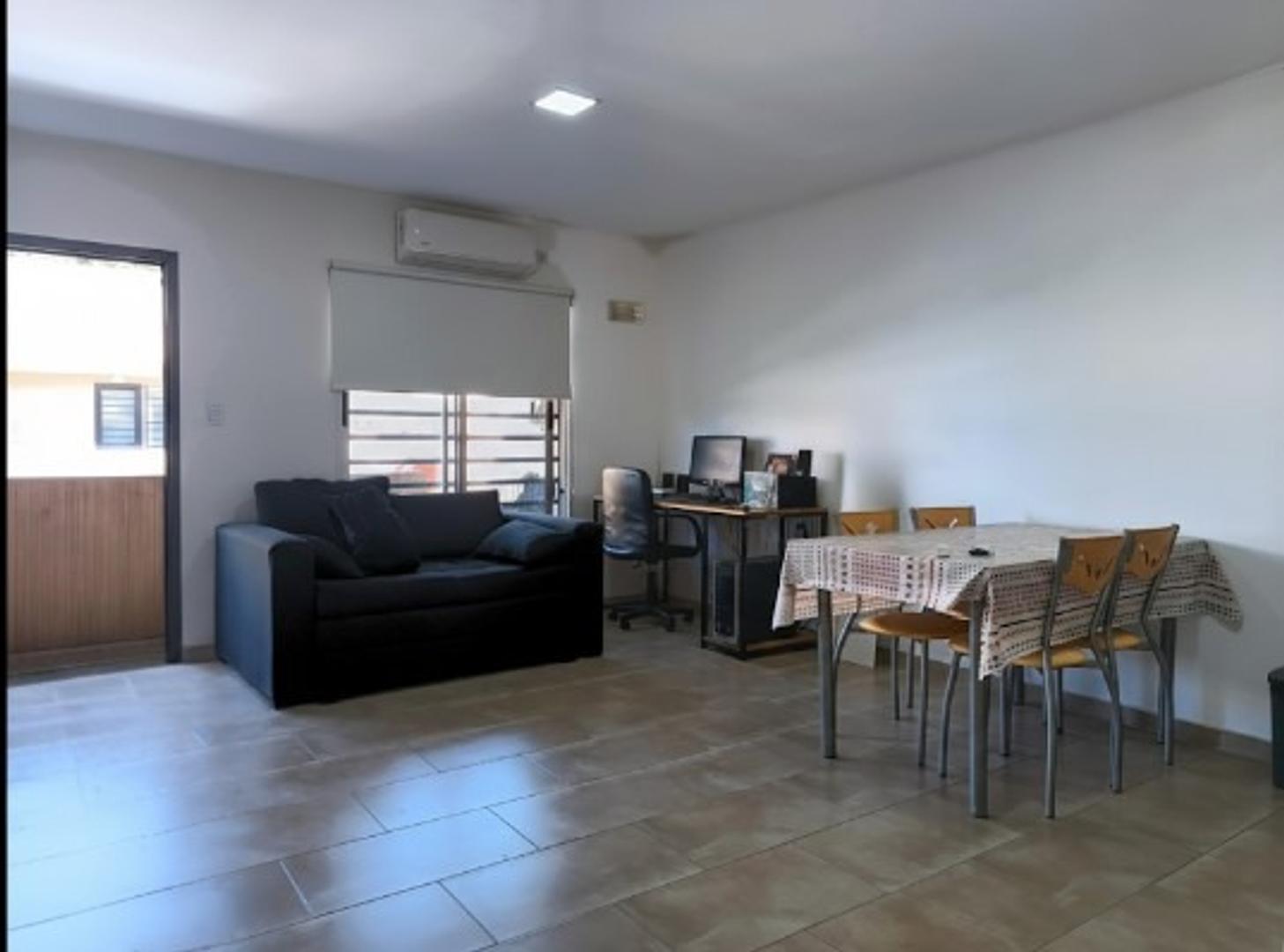 Hipólito Yrigoyen 1800, Piso 1