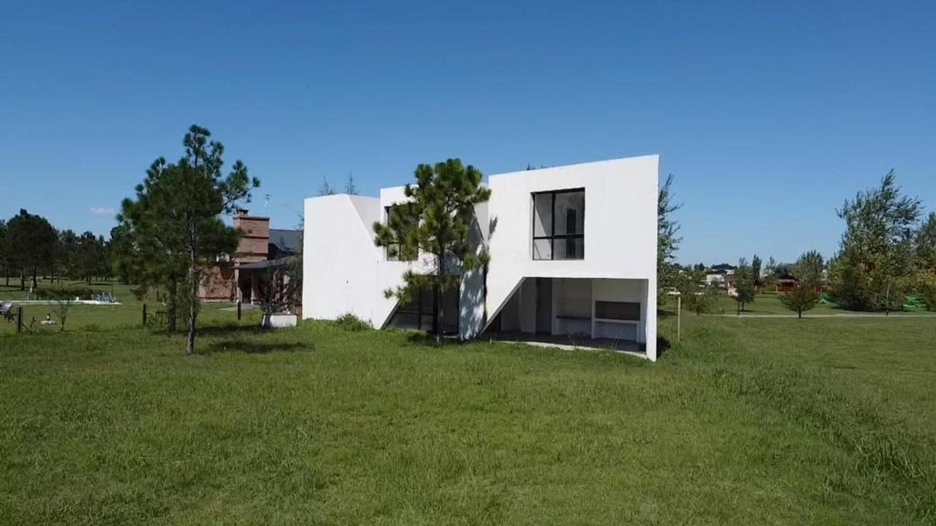 Casa en Alquiler en Barrio cerrado La Carolina