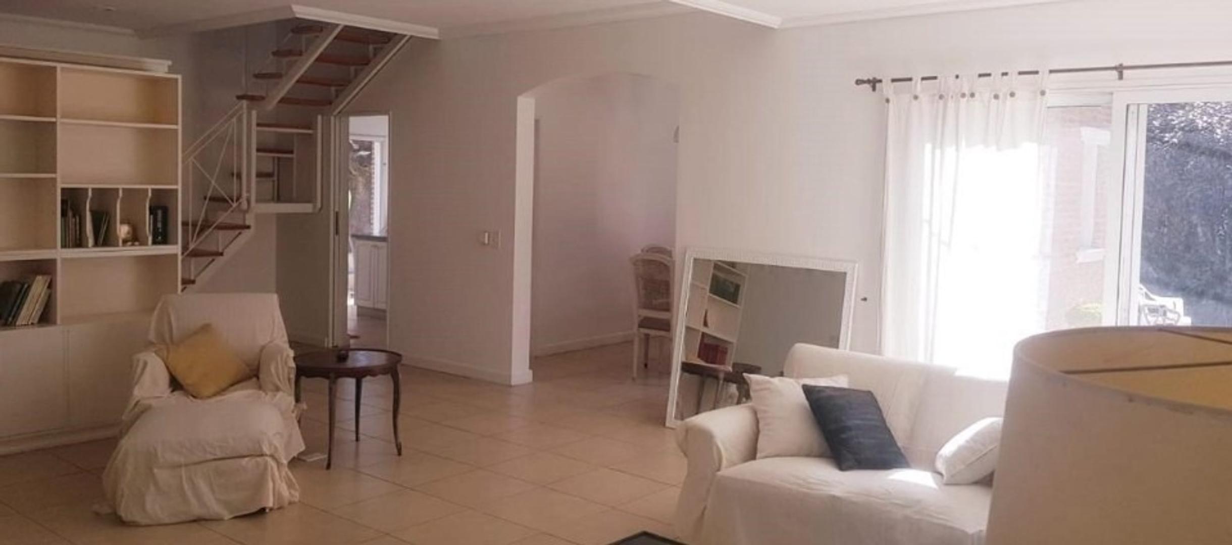 Casa 4 ambientes en Pilar de Lago