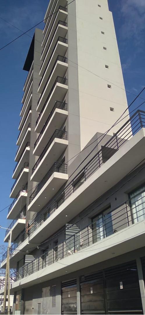 EXCELENTE MOAMBIENTE EN HIPOLITO YRIGOYEN. APTO CREDITO 