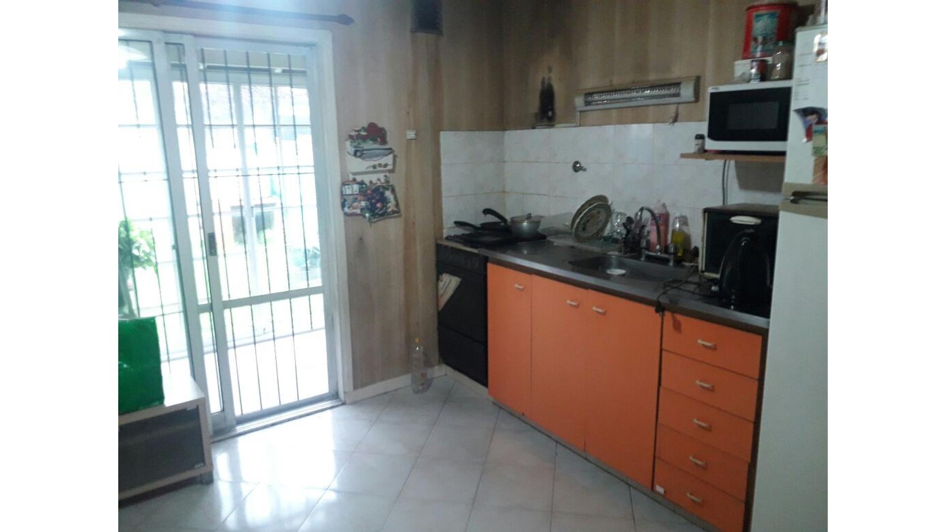 Casa 3 ambientes con 2 baños