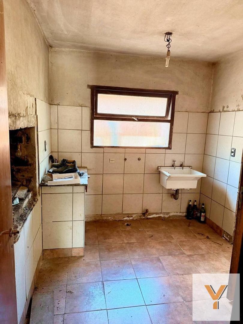 Casa 7 ambientes con 2 baños
