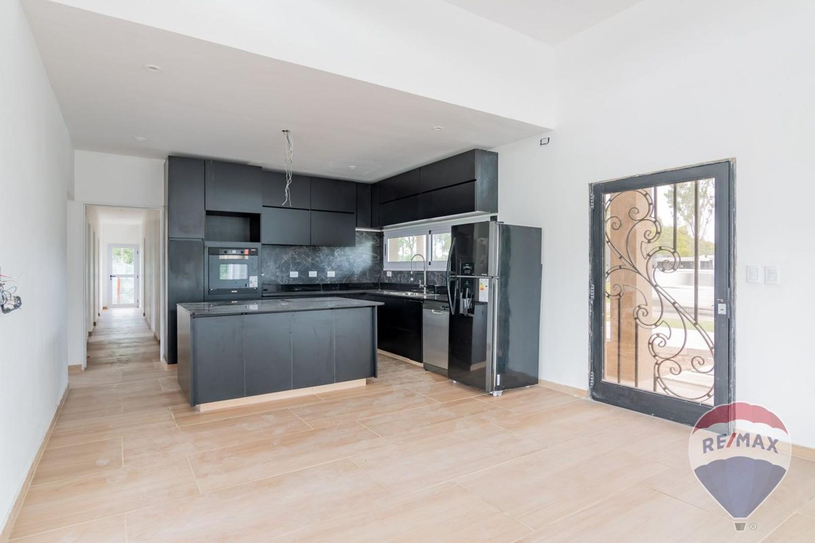 CASA EN VENTA EN MIRALAGOS 2