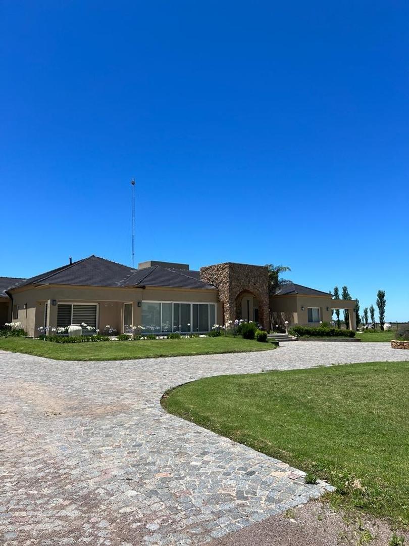 Casa 7 ambientes con 6 baños