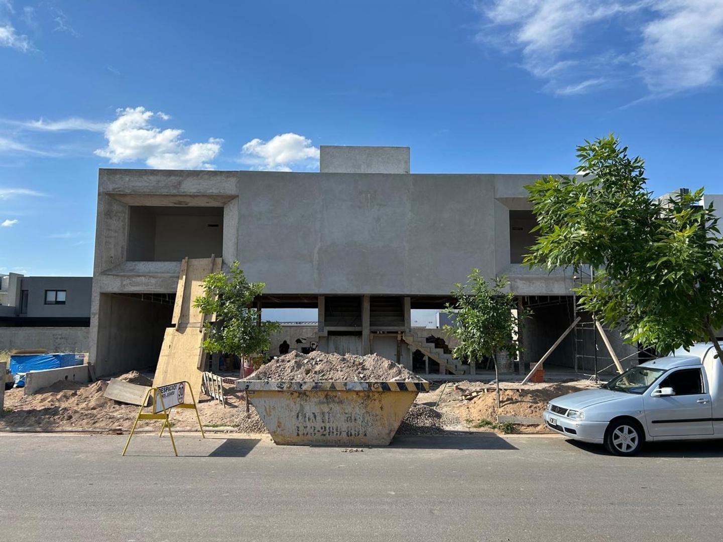 Casa 4 ambientes con 3 baños