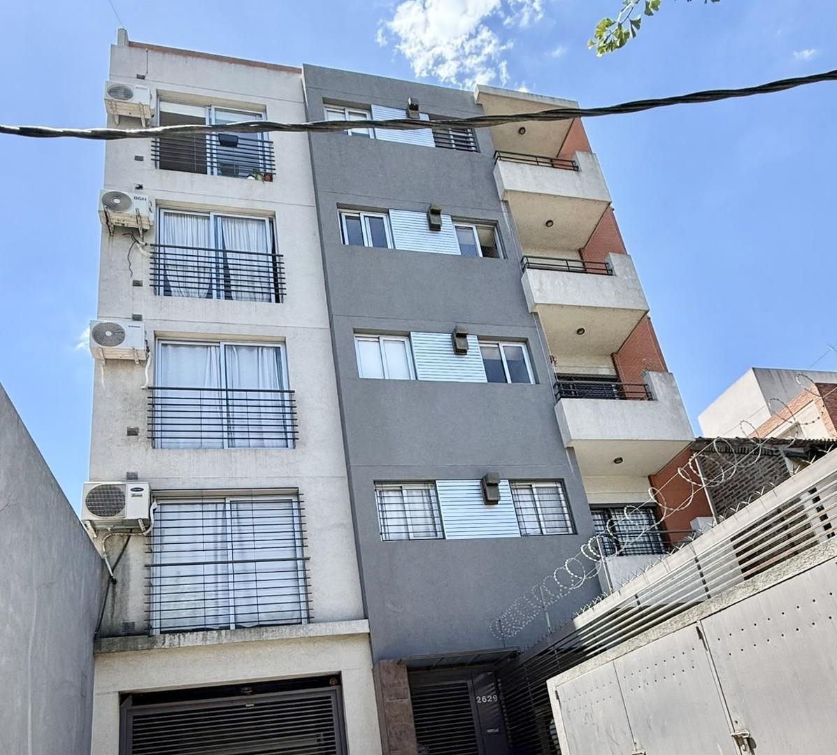 Departamento 2 ambientes con cochera descubierta