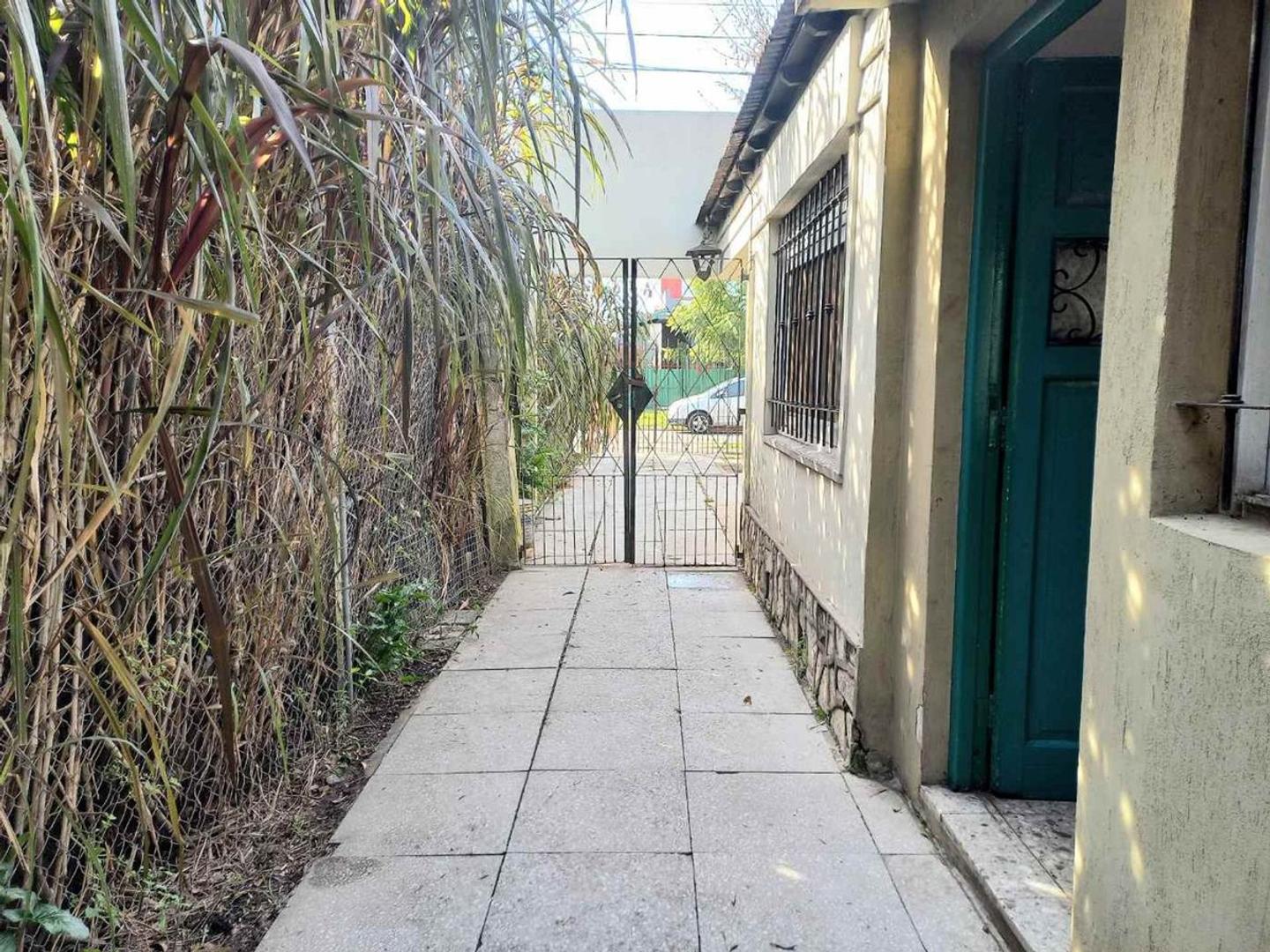 Casa 4 ambientes con 1 baño