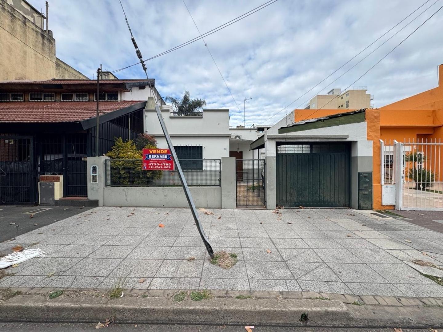 VENTA CASA CON DEPTO AL FDO SAN MARTIN P/DOS FLIAS