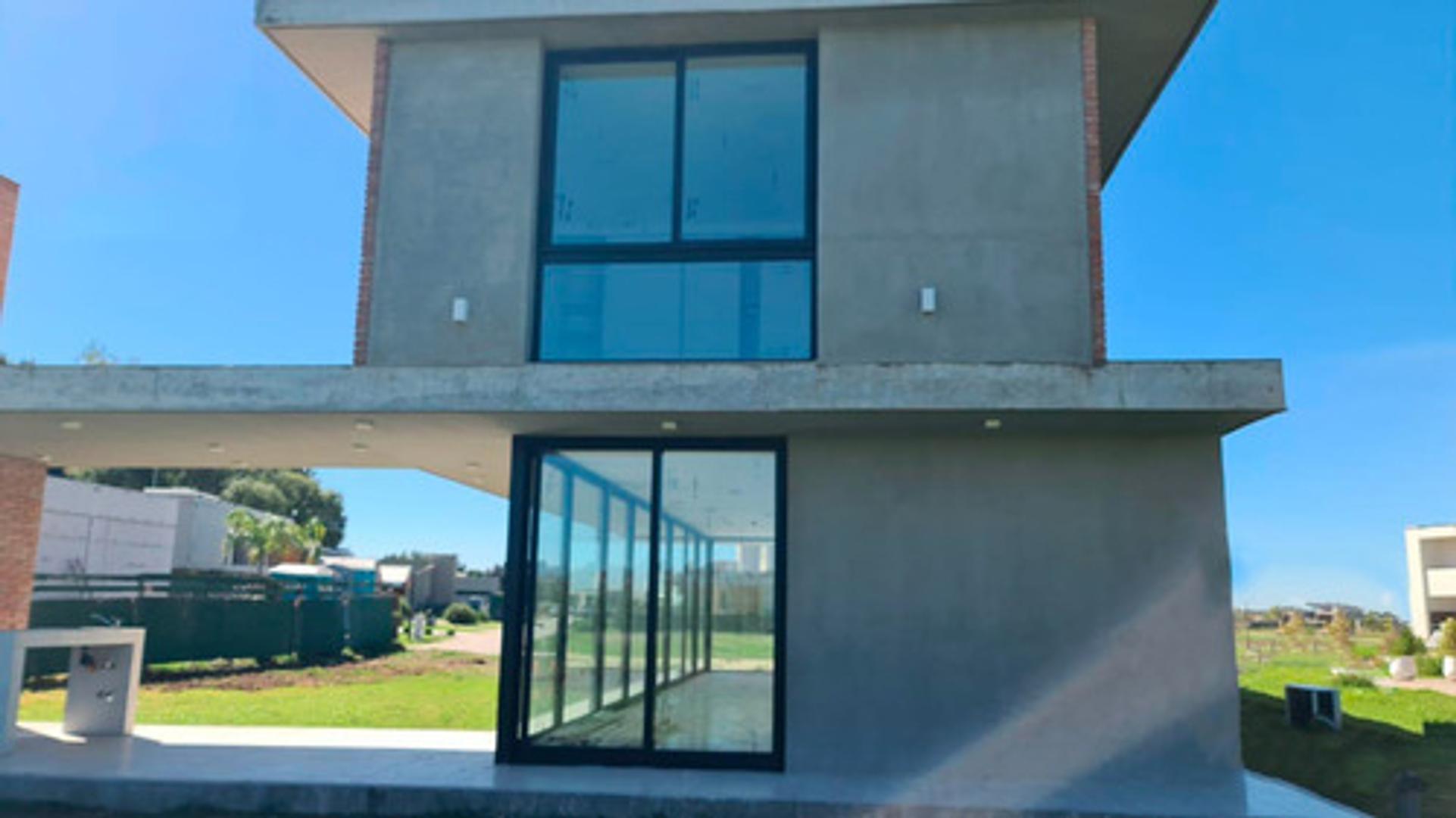 Casa 4 ambientes con 3 baños