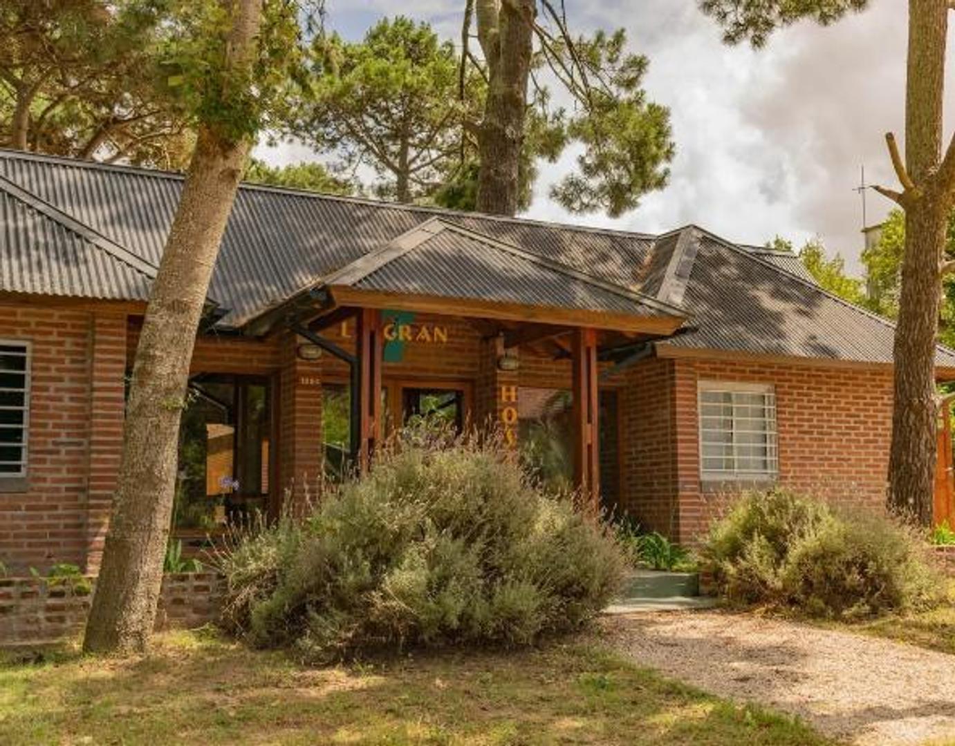 Venta de Hostel La Gran 7 + Departamento - Villa Gesell
