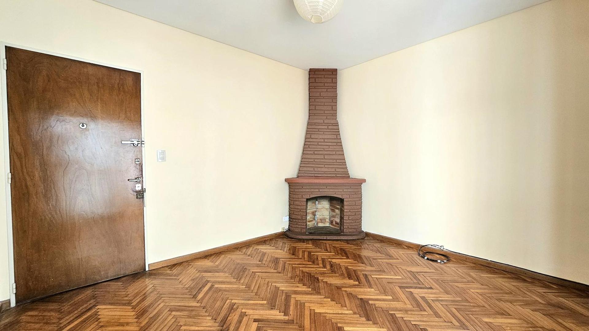 Jose Maria Moreno al 400, piso 7