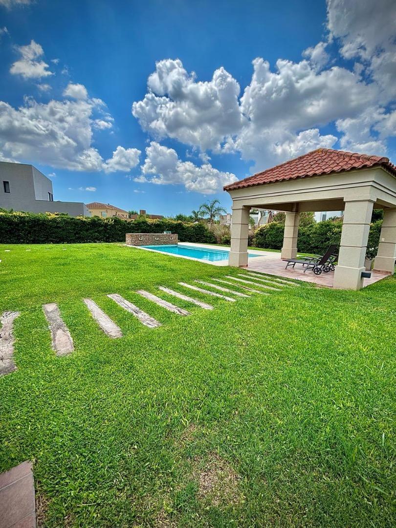 Casa en Venta con 6 cocheras