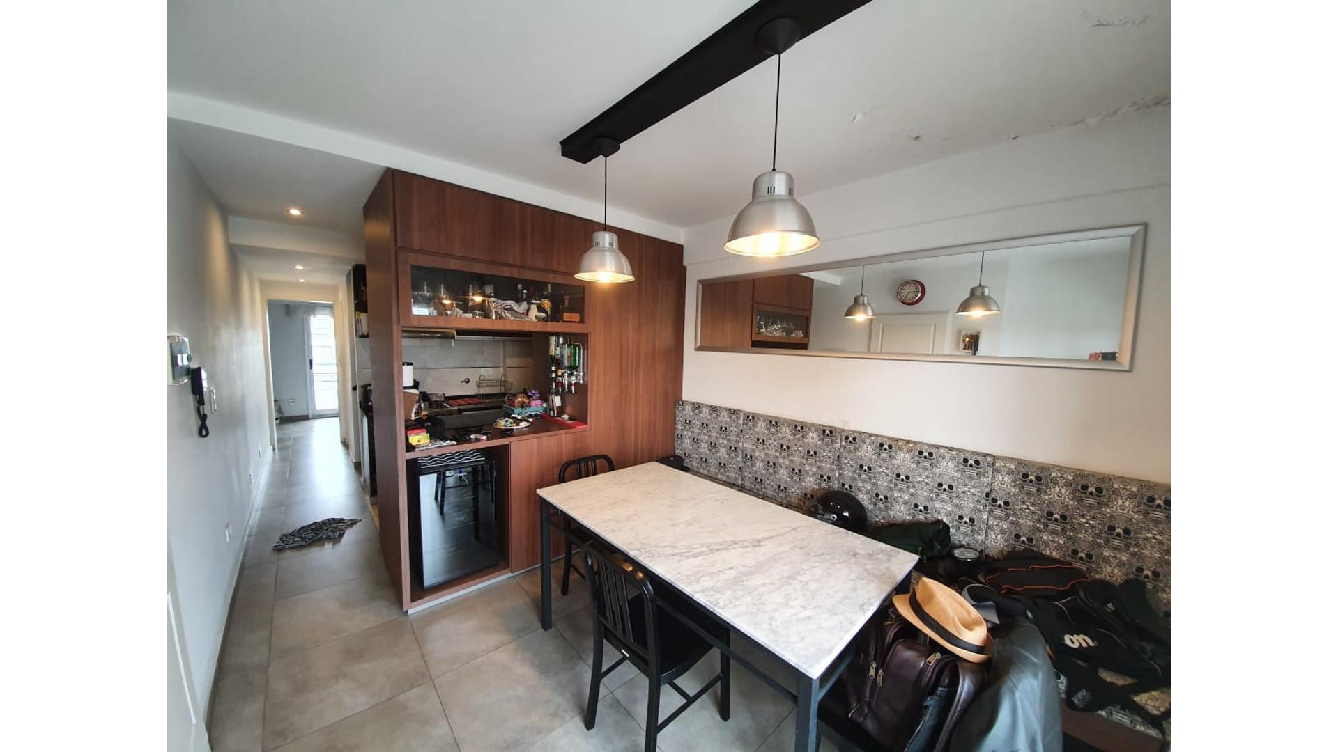 Depto. tipo duplex en 2 plantas C/cochera - Lanús Este.