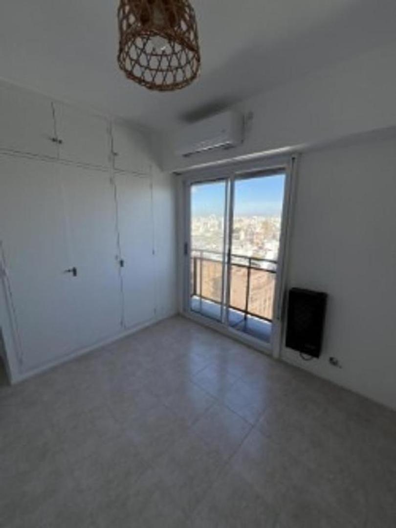 Valentin Gomez  2700