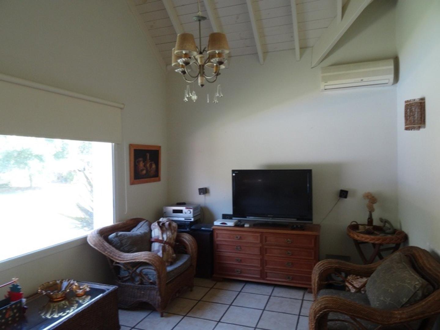 Casa en Barrio cerrado el Jagüel del Monte con piscina.