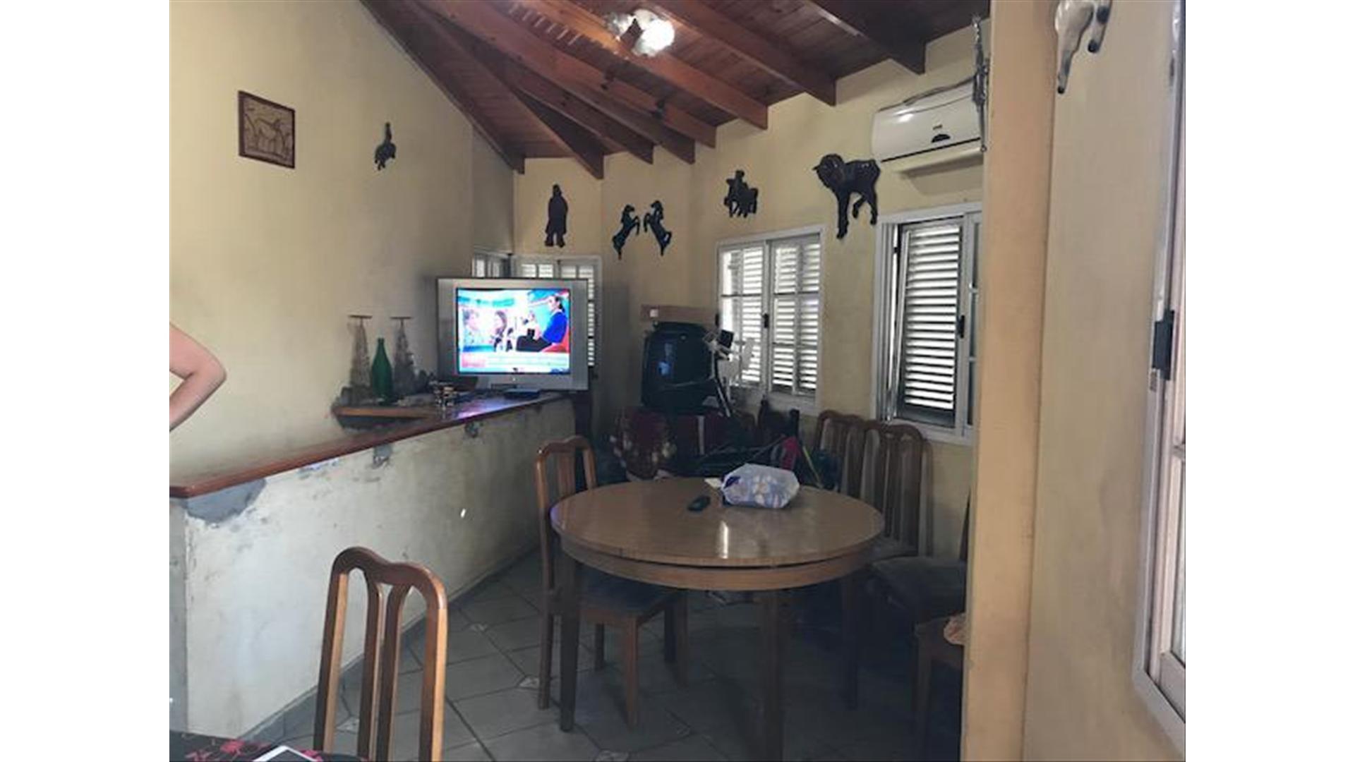 Casa 4 ambientes con 1 baño