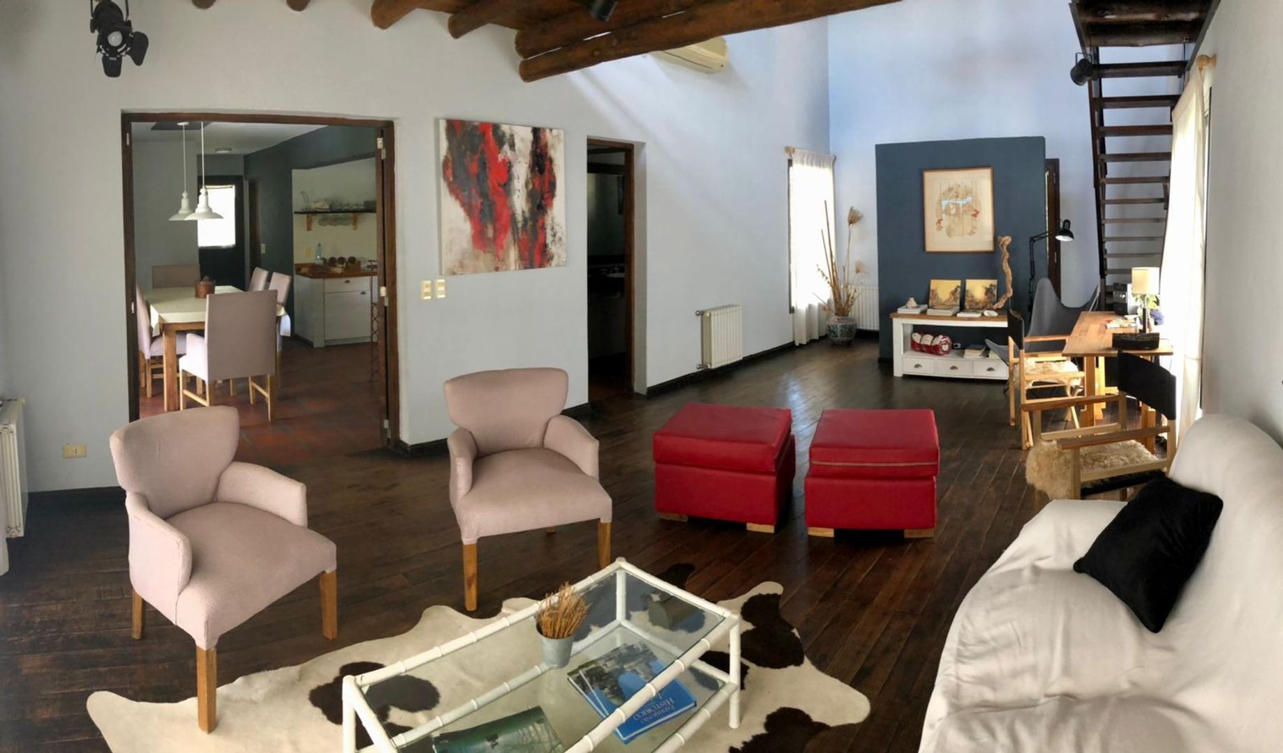 Casa en Venta con 2 cocheras