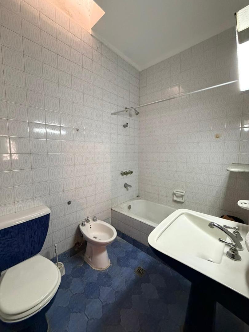 VENTA CASA 3 AMB COCHERA Y FONDO MERLO CENTRO