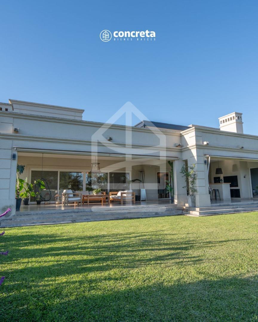 Casa en Venta con 2 cocheras