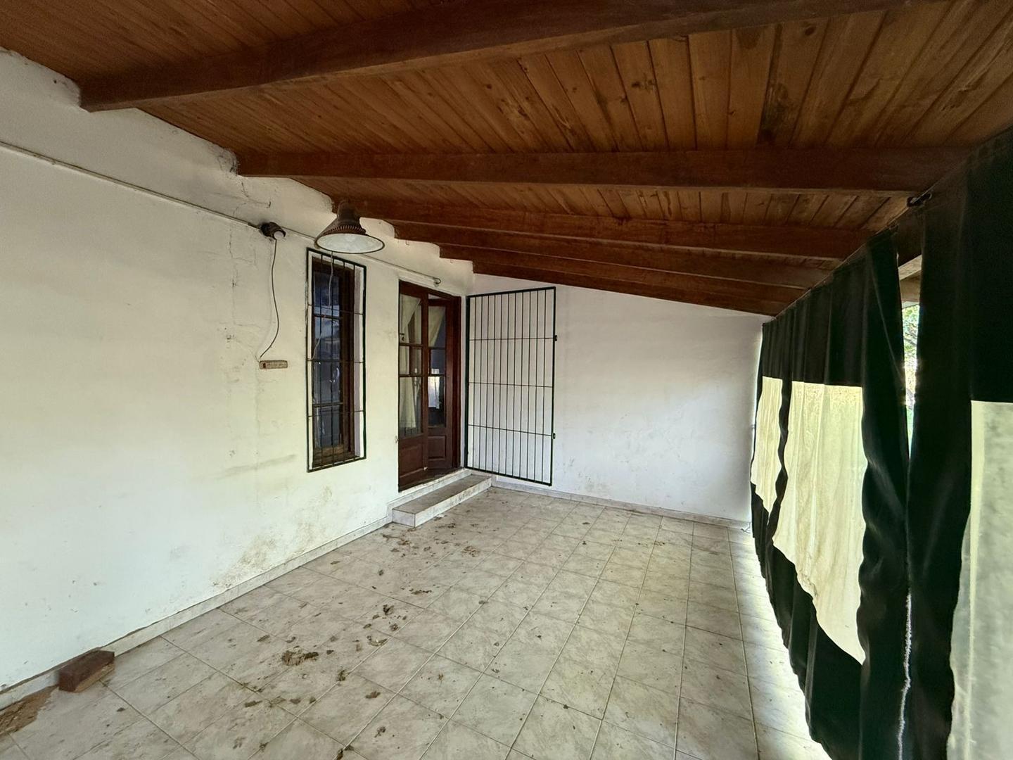 CASA Y TERRENOS EN VENTA - DOS CUADRAS DE RIO LOS REARTES