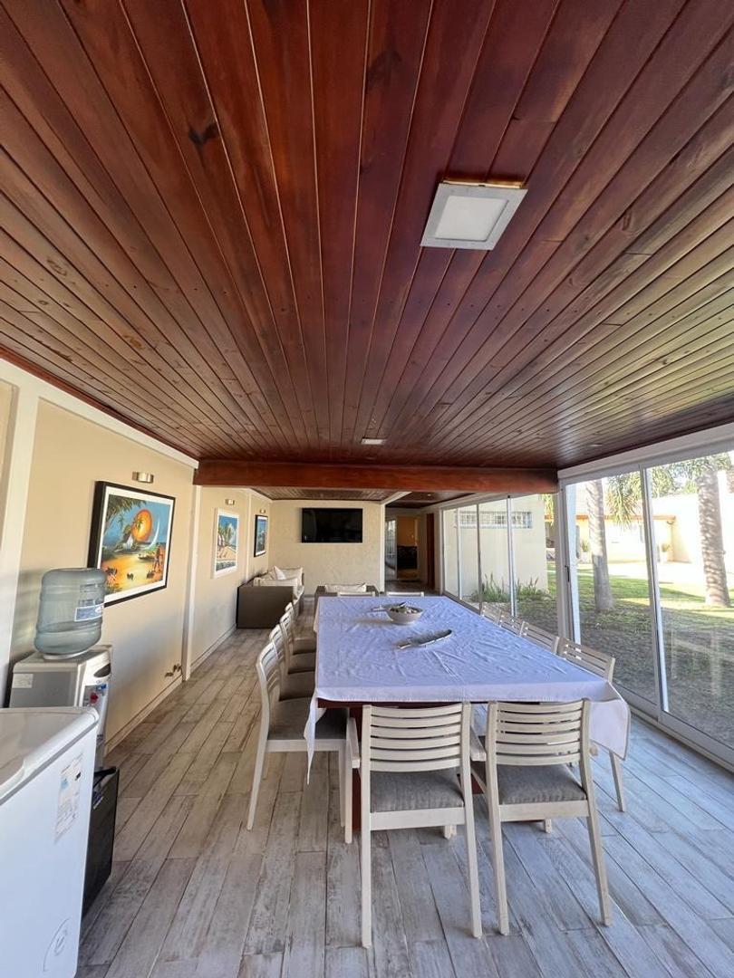 Casa en Venta con 2 cocheras