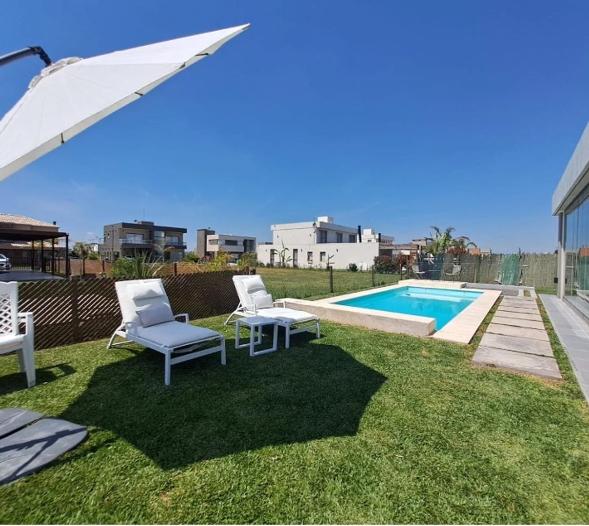 Casa 4 ambientes con 3 baños