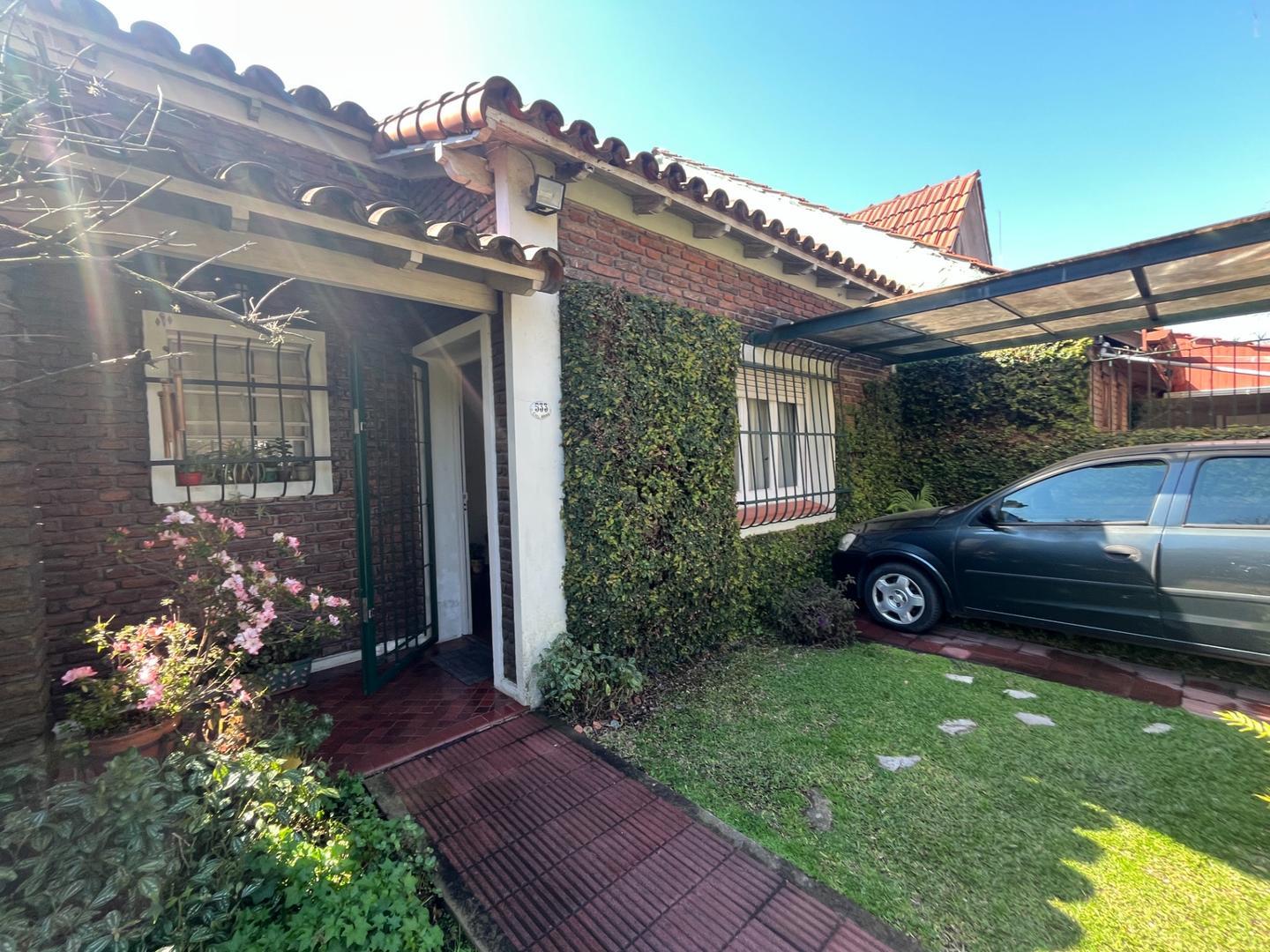 Jose marmol OPORTUNIDAD venta chalet 2 dorm jardin piscina