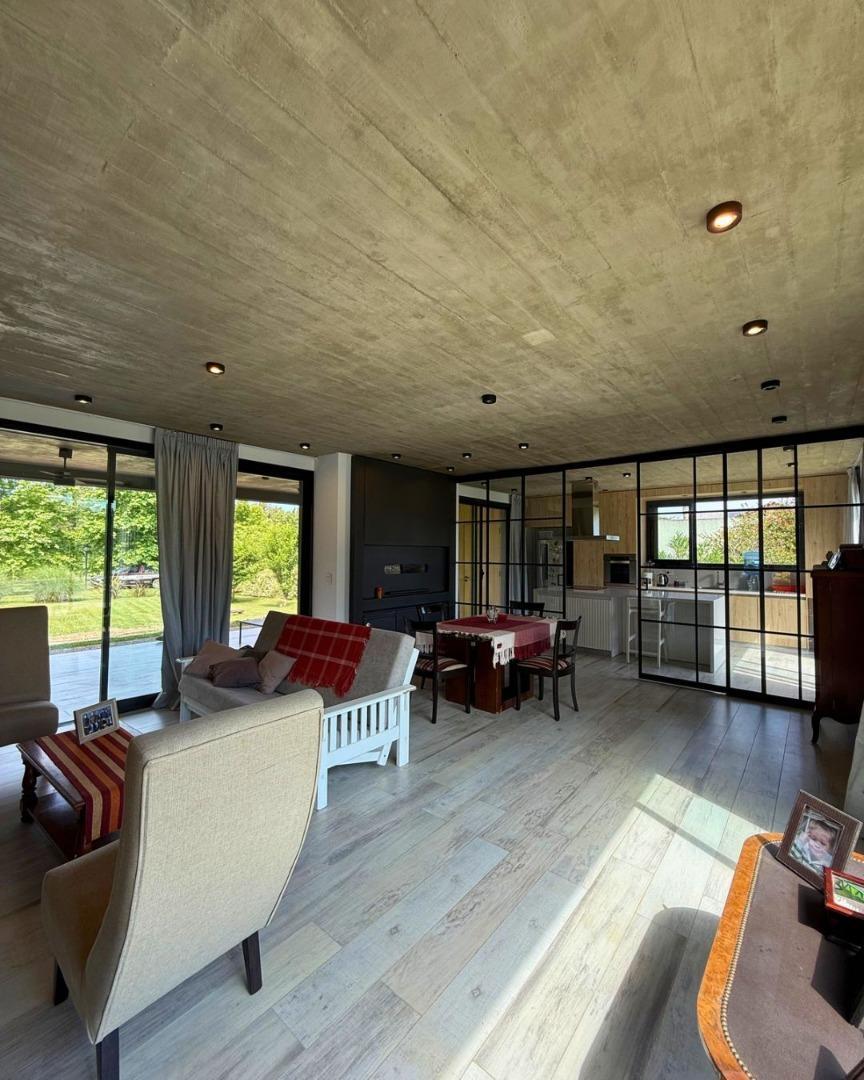 Casa en Alquiler con 1 cochera