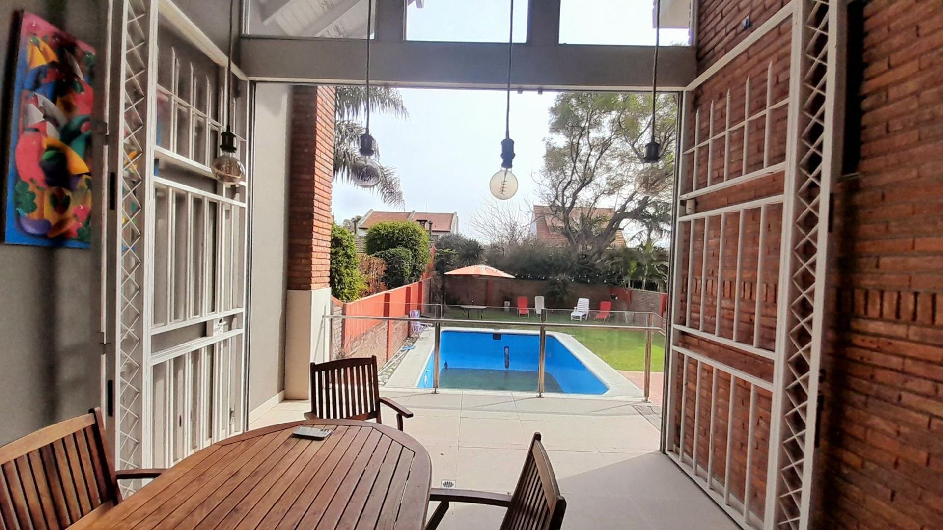 Casa 5 ambientes con 4 baños