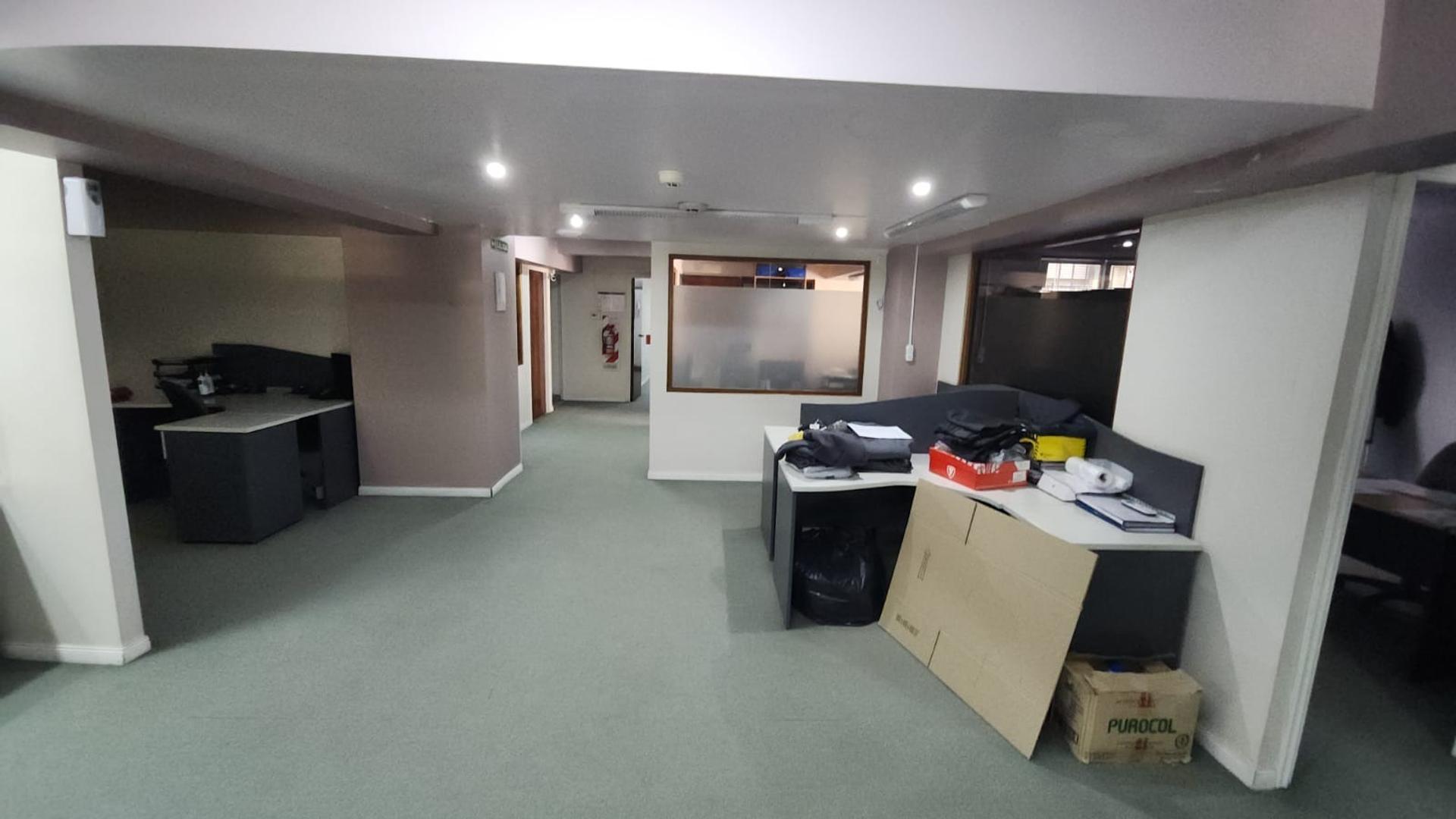 Oficina 6 ambientes con 2 baños